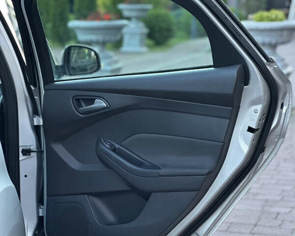 Сірий Форд Фокус, об'ємом двигуна 1.6 л та пробігом 235 тис. км за 7450 $, фото 62 на Automoto.ua