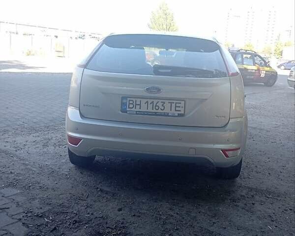 Серый Форд Фокус, объемом двигателя 1.39 л и пробегом 250 тыс. км за 4400 $, фото 3 на Automoto.ua