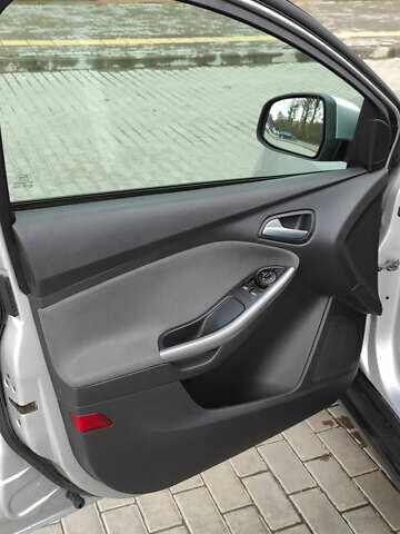 Серый Форд Фокус, объемом двигателя 1.6 л и пробегом 252 тыс. км за 7500 $, фото 12 на Automoto.ua