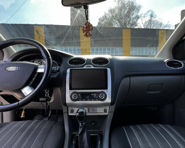 Сірий Форд Фокус, об'ємом двигуна 1.6 л та пробігом 274 тис. км за 7000 $, фото 27 на Automoto.ua