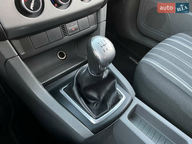 Серый Форд Фокус, объемом двигателя 1.4 л и пробегом 220 тыс. км за 5790 $, фото 16 на Automoto.ua