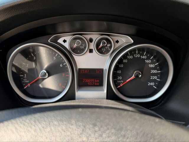 Сірий Форд Фокус, об'ємом двигуна 1.6 л та пробігом 230 тис. км за 4900 $, фото 5 на Automoto.ua