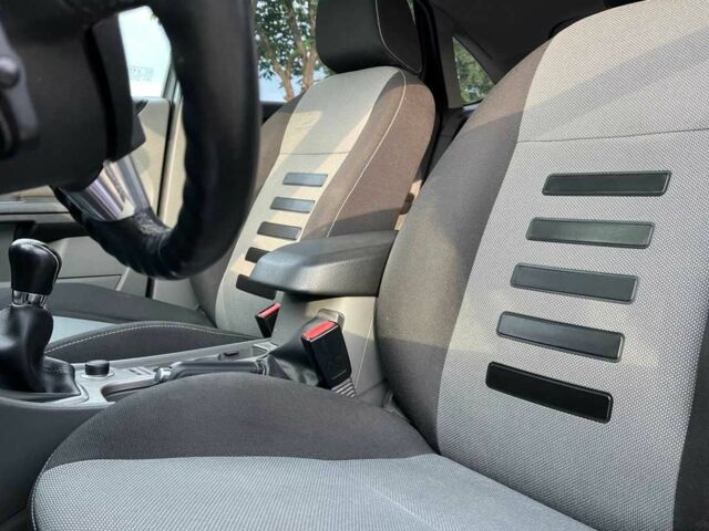 Серый Форд Фокус, объемом двигателя 1.6 л и пробегом 184 тыс. км за 6500 $, фото 9 на Automoto.ua