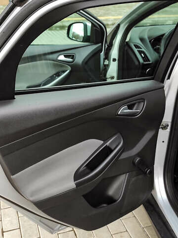 Серый Форд Фокус, объемом двигателя 1.6 л и пробегом 252 тыс. км за 7500 $, фото 13 на Automoto.ua