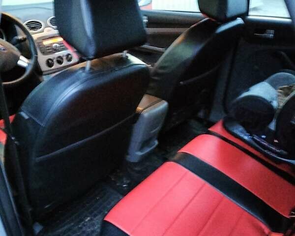 Серый Форд Фокус, объемом двигателя 1.6 л и пробегом 136 тыс. км за 6200 $, фото 7 на Automoto.ua