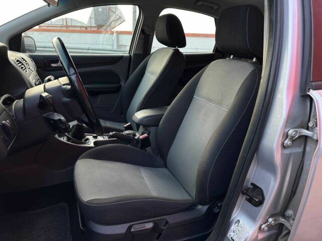 Серый Форд Фокус, объемом двигателя 0 л и пробегом 267 тыс. км за 5990 $, фото 8 на Automoto.ua