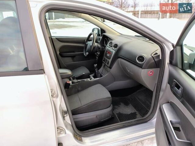 Серый Форд Фокус, объемом двигателя 1.6 л и пробегом 365 тыс. км за 5700 $, фото 16 на Automoto.ua