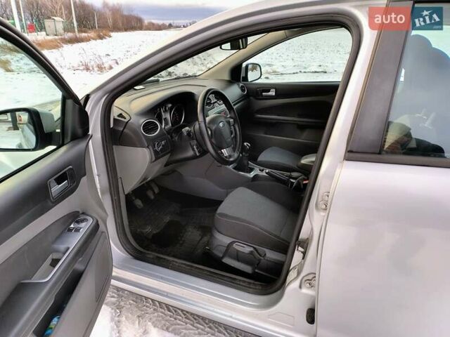 Серый Форд Фокус, объемом двигателя 1.6 л и пробегом 365 тыс. км за 5700 $, фото 15 на Automoto.ua