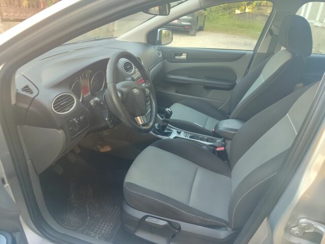 Сірий Форд Фокус, об'ємом двигуна 1.6 л та пробігом 270 тис. км за 5400 $, фото 4 на Automoto.ua