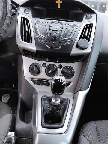 Серый Форд Фокус, объемом двигателя 1.6 л и пробегом 252 тыс. км за 7500 $, фото 16 на Automoto.ua