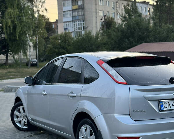 Серый Форд Фокус, объемом двигателя 1.6 л и пробегом 241 тыс. км за 5900 $, фото 5 на Automoto.ua