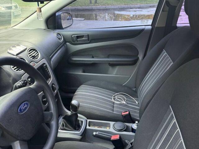 Сірий Форд Фокус, об'ємом двигуна 1.4 л та пробігом 208 тис. км за 5200 $, фото 1 на Automoto.ua