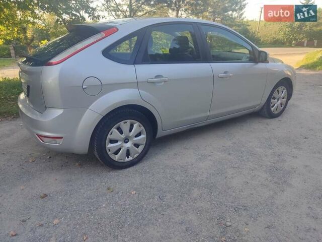 Серый Форд Фокус, объемом двигателя 1.6 л и пробегом 260 тыс. км за 5500 $, фото 5 на Automoto.ua