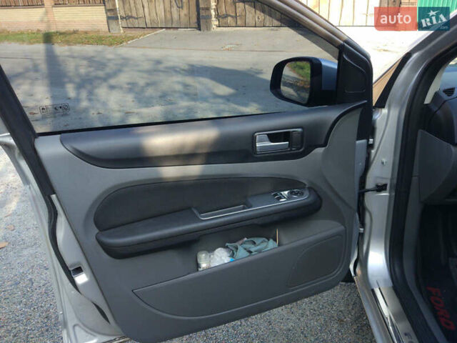 Сірий Форд Фокус, об'ємом двигуна 1.6 л та пробігом 147 тис. км за 7300 $, фото 11 на Automoto.ua