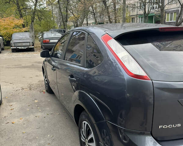 Серый Форд Фокус, объемом двигателя 1.39 л и пробегом 205 тыс. км за 5000 $, фото 4 на Automoto.ua
