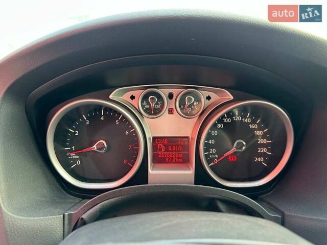 Серый Форд Фокус, объемом двигателя 2 л и пробегом 267 тыс. км за 5990 $, фото 23 на Automoto.ua