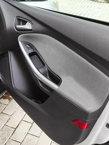 Серый Форд Фокус, объемом двигателя 1.6 л и пробегом 252 тыс. км за 7500 $, фото 9 на Automoto.ua