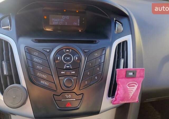 Серый Форд Фокус, объемом двигателя 1.6 л и пробегом 248 тыс. км за 6800 $, фото 5 на Automoto.ua