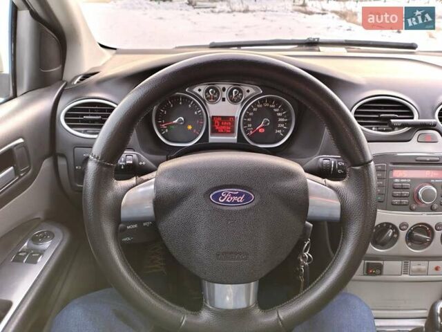 Серый Форд Фокус, объемом двигателя 1.6 л и пробегом 365 тыс. км за 5700 $, фото 26 на Automoto.ua