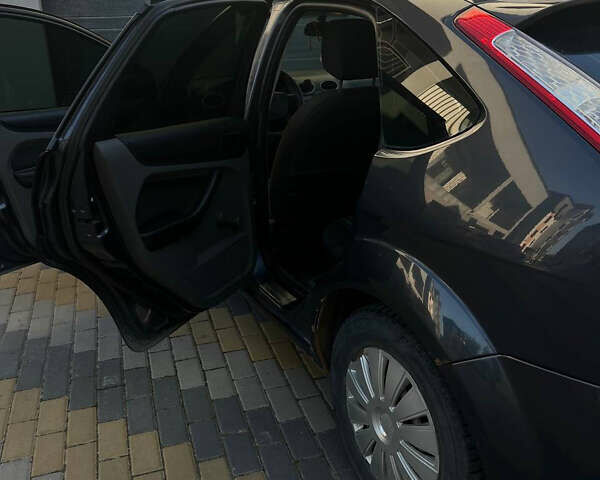 Сірий Форд Фокус, об'ємом двигуна 1.39 л та пробігом 222 тис. км за 5100 $, фото 7 на Automoto.ua