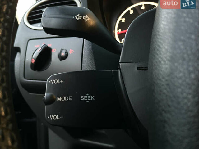 Серый Форд Фокус, объемом двигателя 1.4 л и пробегом 220 тыс. км за 5790 $, фото 14 на Automoto.ua