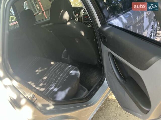 Серый Форд Фокус, объемом двигателя 1.4 л и пробегом 251 тыс. км за 4999 $, фото 9 на Automoto.ua