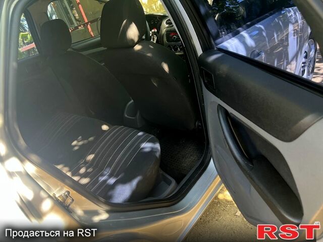 Сірий Форд Фокус, об'ємом двигуна 1.4 л та пробігом 264 тис. км за 5200 $, фото 9 на Automoto.ua