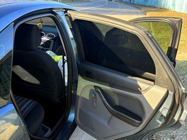 Серый Форд Фокус, объемом двигателя 1.4 л и пробегом 186 тыс. км за 6600 $, фото 5 на Automoto.ua