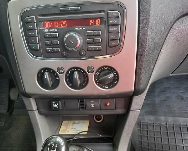 Серый Форд Фокус, объемом двигателя 1.4 л и пробегом 190 тыс. км за 5500 $, фото 7 на Automoto.ua