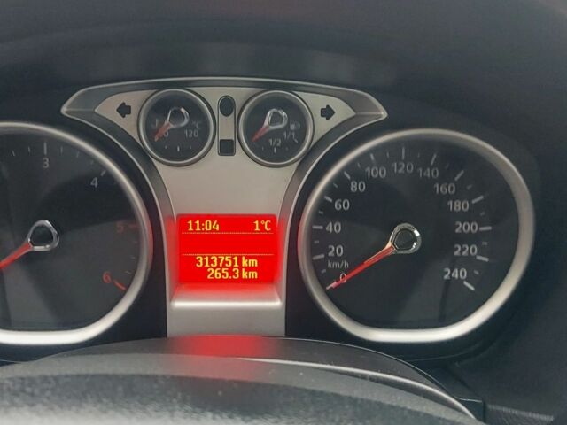 Серый Форд Фокус, объемом двигателя 1.6 л и пробегом 300 тыс. км за 3700 $, фото 8 на Automoto.ua