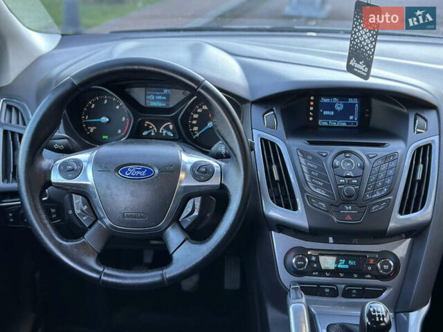 Сірий Форд Фокус, об'ємом двигуна 1.6 л та пробігом 235 тис. км за 7450 $, фото 43 на Automoto.ua