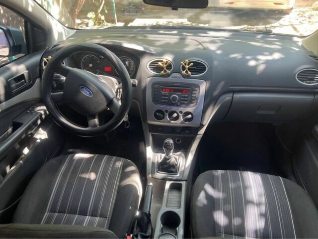 Серый Форд Фокус, объемом двигателя 1.4 л и пробегом 250 тыс. км за 4999 $, фото 4 на Automoto.ua