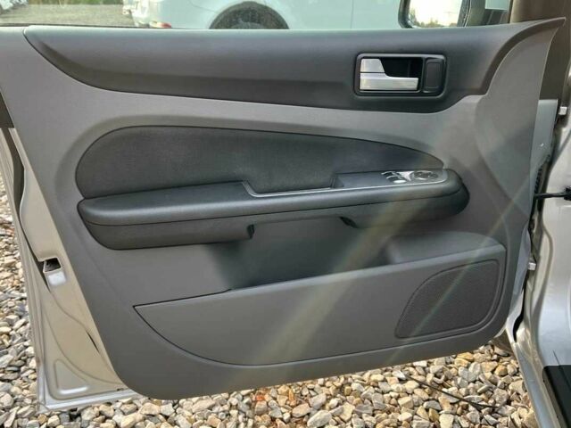 Серый Форд Фокус, объемом двигателя 1.6 л и пробегом 184 тыс. км за 6500 $, фото 7 на Automoto.ua