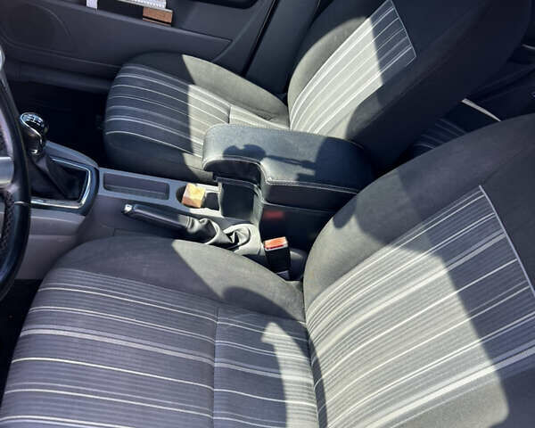 Сірий Форд Фокус, об'ємом двигуна 1.6 л та пробігом 274 тис. км за 7000 $, фото 25 на Automoto.ua