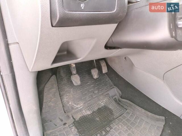 Серый Форд Фокус, объемом двигателя 1.6 л и пробегом 365 тыс. км за 5700 $, фото 27 на Automoto.ua