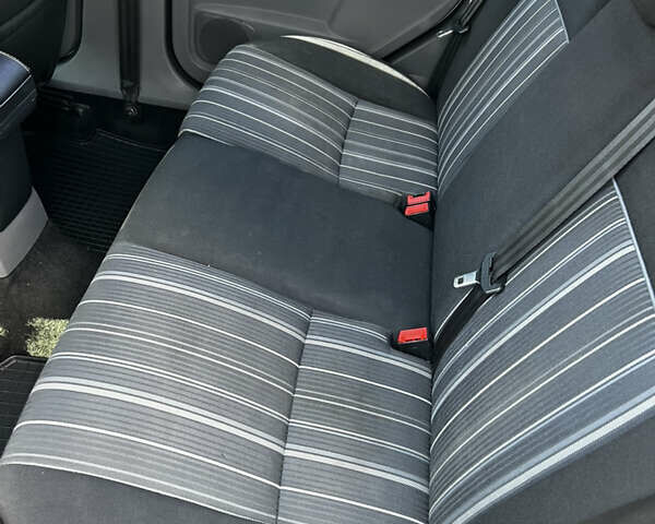 Сірий Форд Фокус, об'ємом двигуна 1.6 л та пробігом 274 тис. км за 7000 $, фото 29 на Automoto.ua