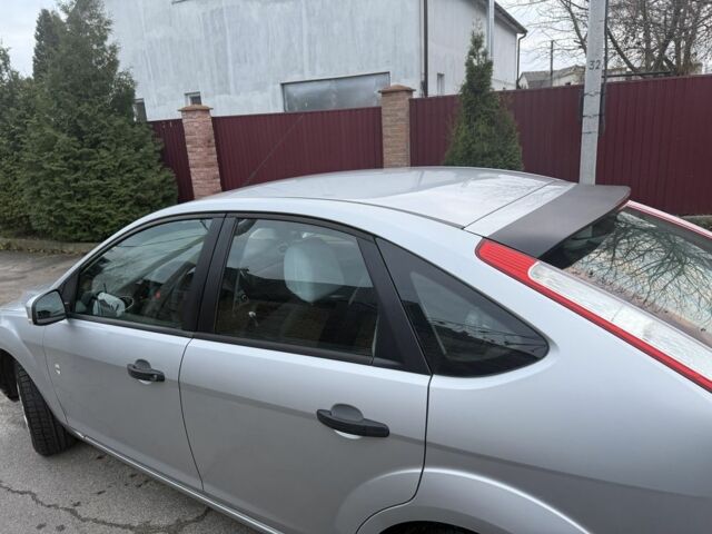 Серый Форд Фокус, объемом двигателя 1.4 л и пробегом 375 тыс. км за 4999 $, фото 4 на Automoto.ua