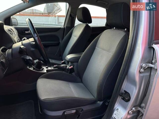 Серый Форд Фокус, объемом двигателя 2 л и пробегом 267 тыс. км за 5990 $, фото 8 на Automoto.ua