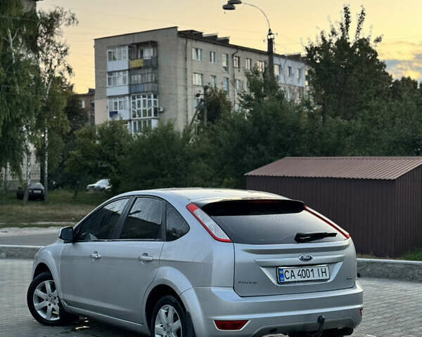 Серый Форд Фокус, объемом двигателя 1.6 л и пробегом 241 тыс. км за 5900 $, фото 2 на Automoto.ua