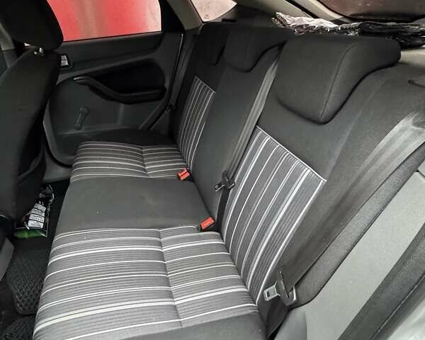 Серый Форд Фокус, объемом двигателя 1.56 л и пробегом 152 тыс. км за 8000 $, фото 7 на Automoto.ua