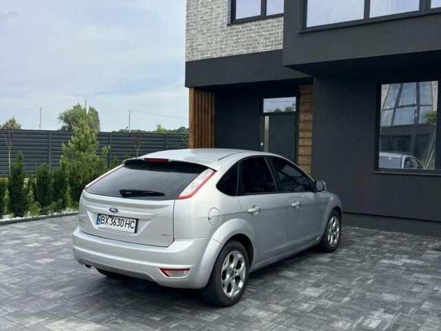 Серый Форд Фокус, объемом двигателя 1.6 л и пробегом 275 тыс. км за 6400 $, фото 2 на Automoto.ua