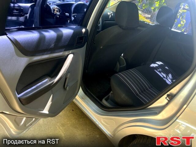 Сірий Форд Фокус, об'ємом двигуна 1.4 л та пробігом 264 тис. км за 5200 $, фото 7 на Automoto.ua