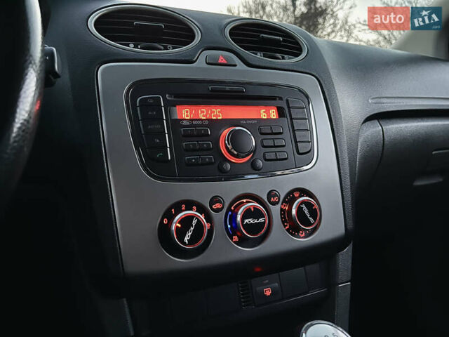 Серый Форд Фокус, объемом двигателя 1.4 л и пробегом 220 тыс. км за 5790 $, фото 17 на Automoto.ua