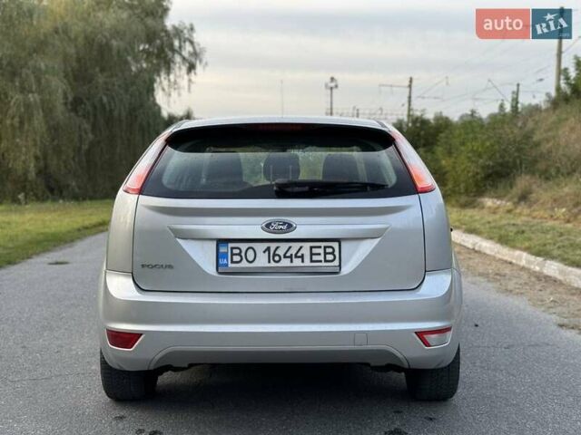 Серый Форд Фокус, объемом двигателя 1.6 л и пробегом 275 тыс. км за 5500 $, фото 4 на Automoto.ua