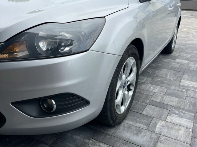 Серый Форд Фокус, объемом двигателя 1.6 л и пробегом 275 тыс. км за 6400 $, фото 3 на Automoto.ua