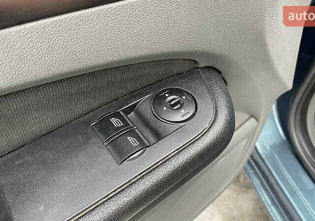 Серый Форд Фокус, объемом двигателя 1.39 л и пробегом 350 тыс. км за 4199 $, фото 18 на Automoto.ua