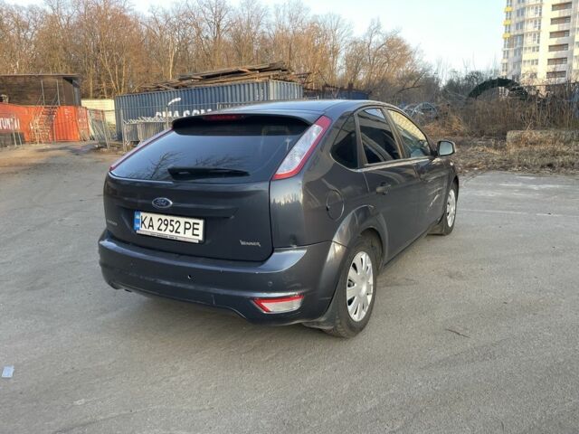 Серый Форд Фокус, объемом двигателя 1.4 л и пробегом 110 тыс. км за 5600 $, фото 2 на Automoto.ua