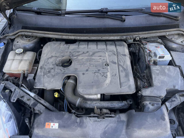 Сірий Форд Фокус, об'ємом двигуна 1.6 л та пробігом 232 тис. км за 6000 $, фото 4 на Automoto.ua