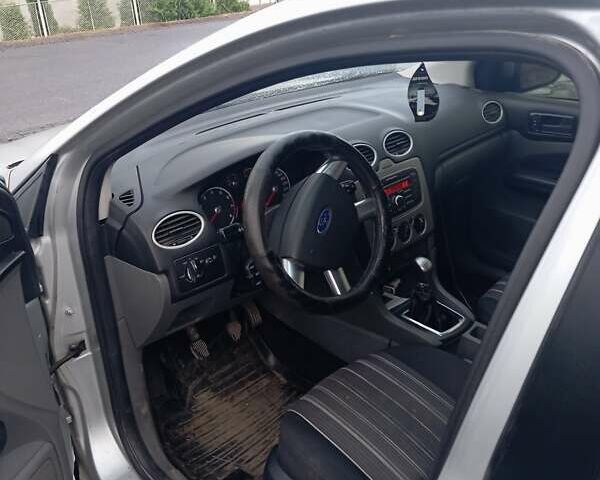 Сірий Форд Фокус, об'ємом двигуна 1.39 л та пробігом 276 тис. км за 4650 $, фото 4 на Automoto.ua