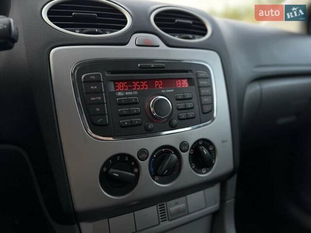 Серый Форд Фокус, объемом двигателя 1.6 л и пробегом 275 тыс. км за 5500 $, фото 12 на Automoto.ua